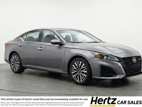 Used 2025 Nissan Altima 2.5 SV FWD image 1