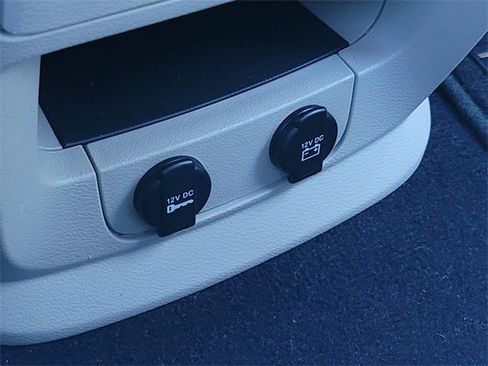 Used 2014 Chrysler Town & Country Touring image 39