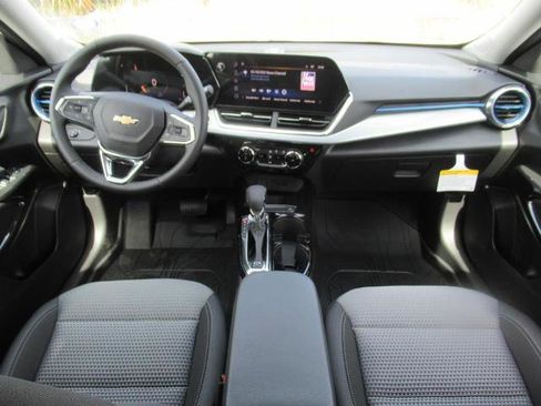 New 2025 Chevrolet Trax LT w/ Driver Confidence Package image 12