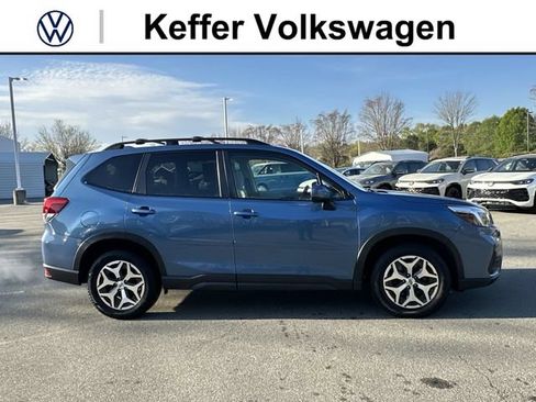 Used 2021 Subaru Forester Premium AWD/4WD image 6
