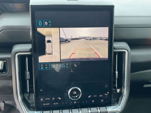 Used 2025 GMC Yukon Denali w/ Sun & Power Step Package image 26