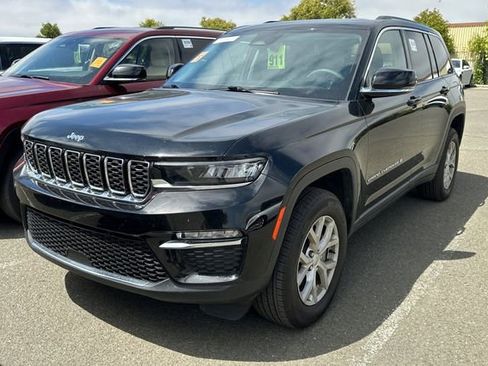 Used 2023 Jeep Grand Cherokee Limited RWD image 2