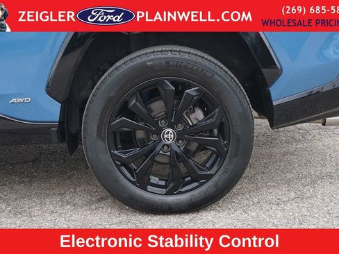 Used 2022 Toyota RAV4 XSE image 9