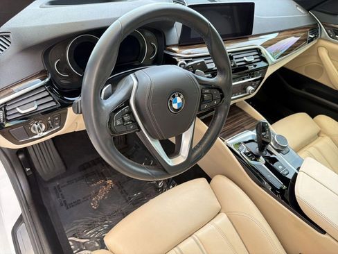 Used 2019 BMW 530i w/ Convenience Package RWD image 4