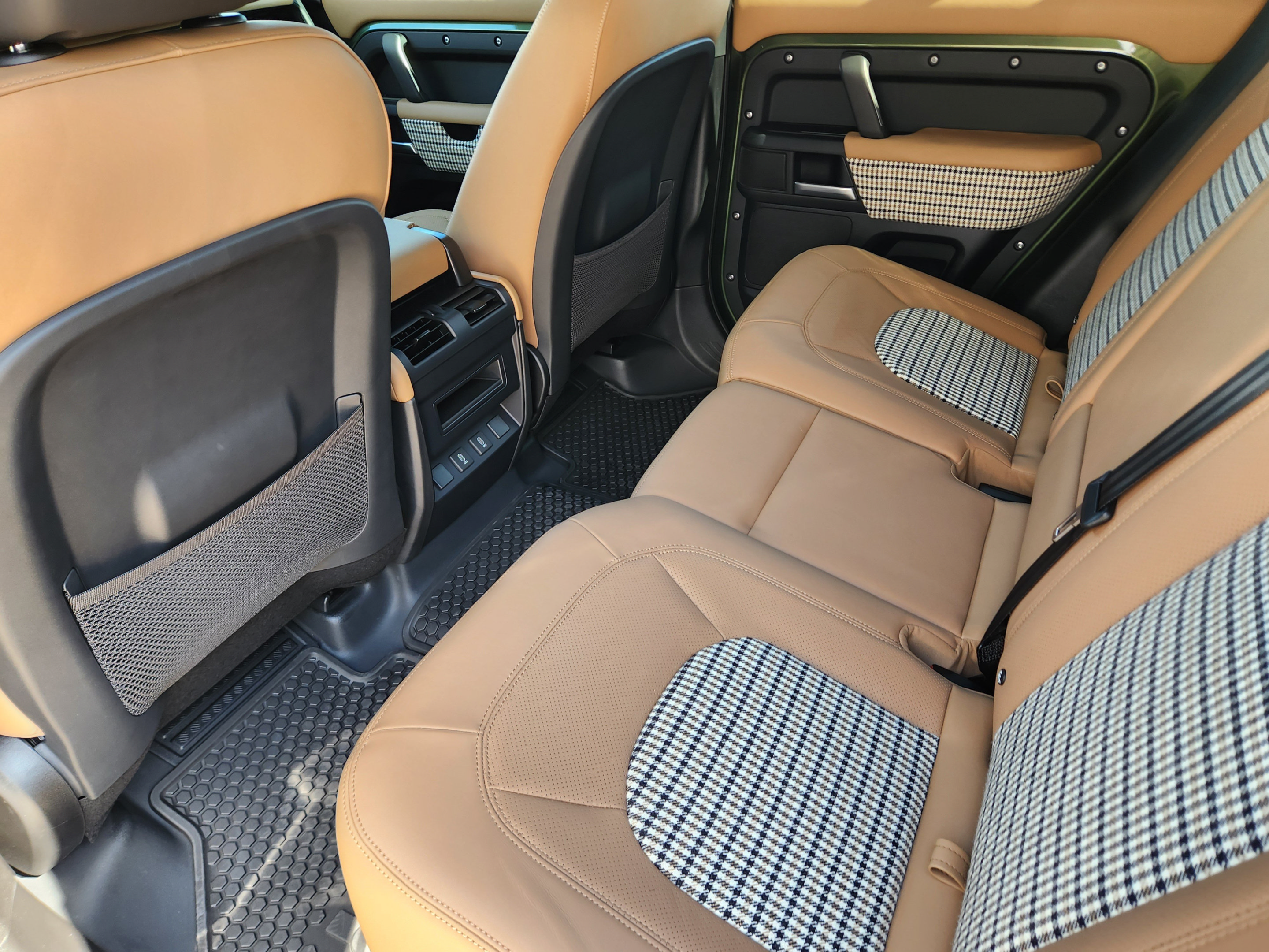 New 2026 Land Rover Defender 110 X-Dynamic SE AWD/4WD image 25
