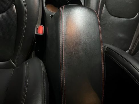 Used 2019 Jeep Cherokee Trailhawk image 16