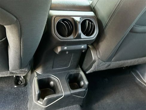 Used 2021 Jeep Wrangler Unlimited Sport S image 27