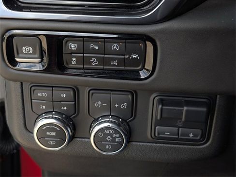 Used 2025 GMC Yukon AT4 Ultimate image 15