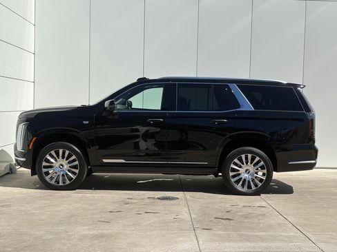 Certified 2025 Cadillac Escalade Premium Luxury Platinum AWD/4WD image 4