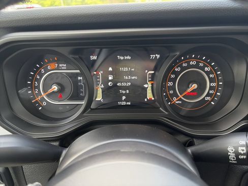 Used 2025 Jeep Wrangler Sport AWD/4WD image 22