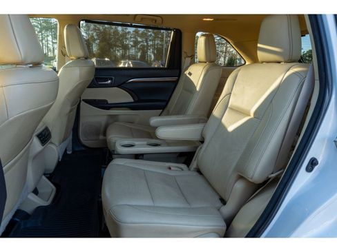 Used 2018 Toyota Highlander Limited Platinum image 14
