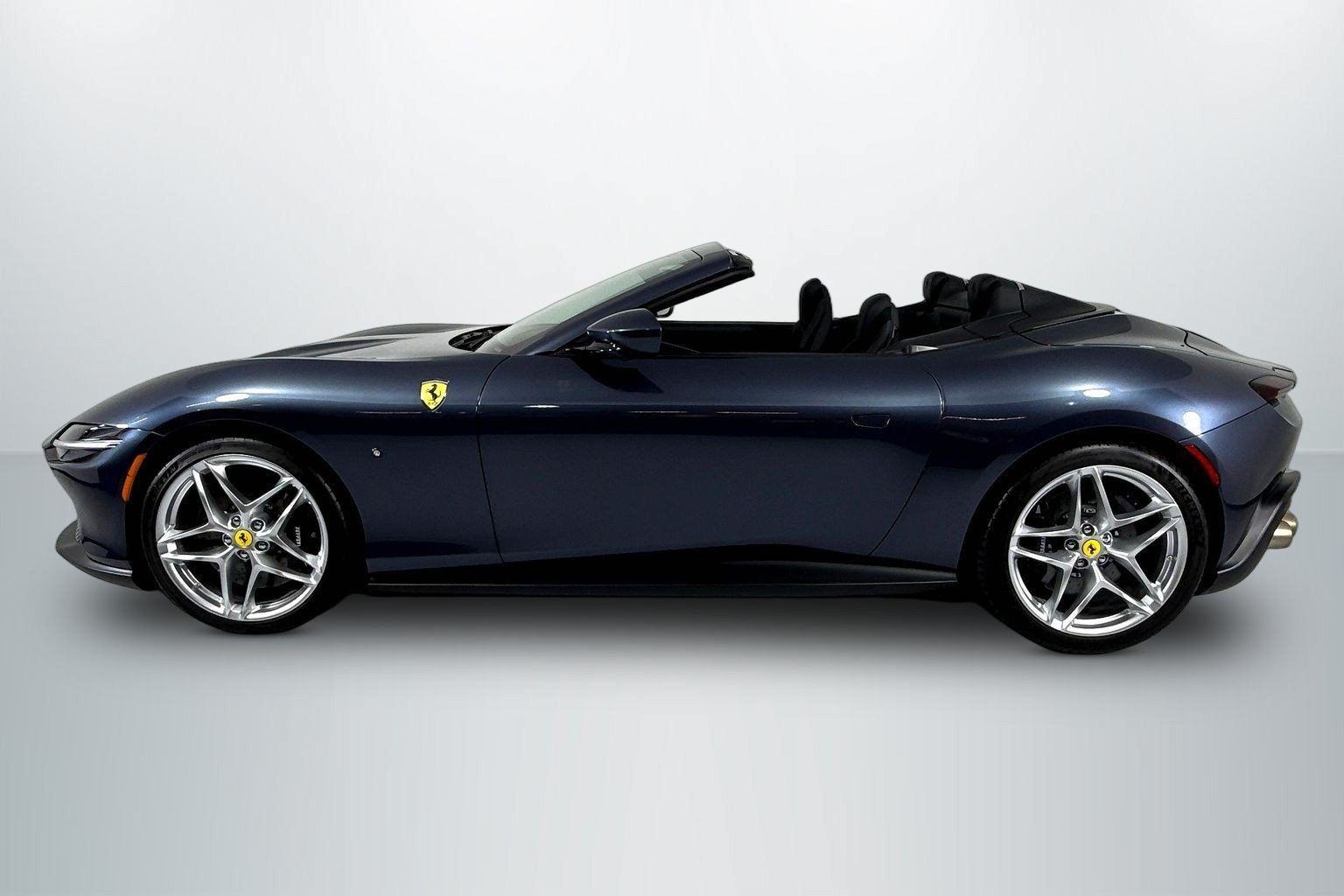 Used 2024 Ferrari Roma Spider RWD image 8