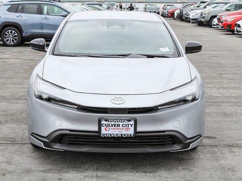 New 2026 Toyota Prius LE image 2