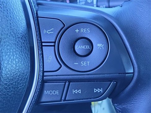 Used 2020 Toyota Camry SE image 9