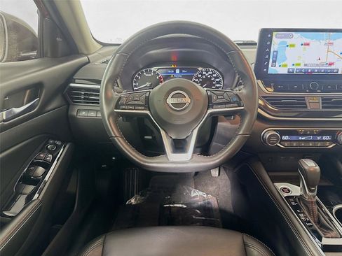 Used 2024 Nissan Altima 2.0 SR FWD image 3