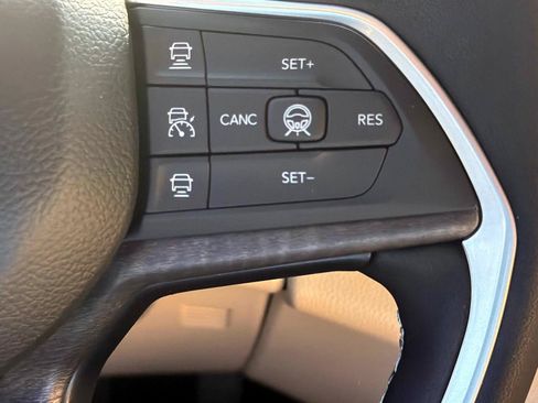 New 2026 Jeep Grand Cherokee Limited AWD/4WD image 15