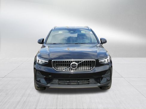 Used 2025 Volvo XC40 B5 Core AWD/4WD image 2