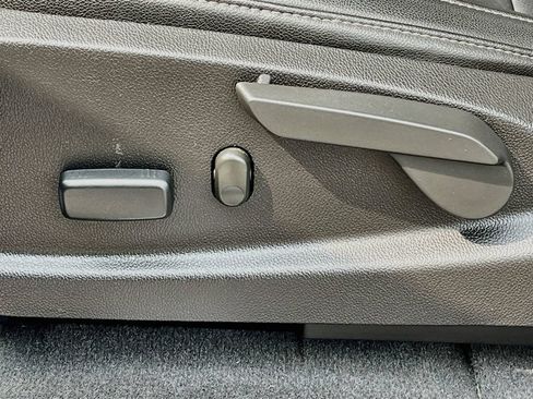 Used 2019 Chevrolet Colorado ZR2 w/ ZR2 Midnight Special Edition AWD/4WD image 18
