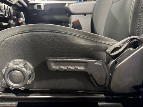 Used 2022 Jeep Wrangler Unlimited Sahara image 19