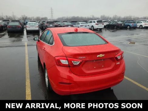 Used 2017 Chevrolet Cruze LT w/ Convenience Package image 2
