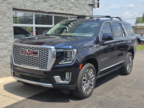 Used 2022 GMC Yukon Denali w/ Advanced Technology Package AWD/4WD image 1