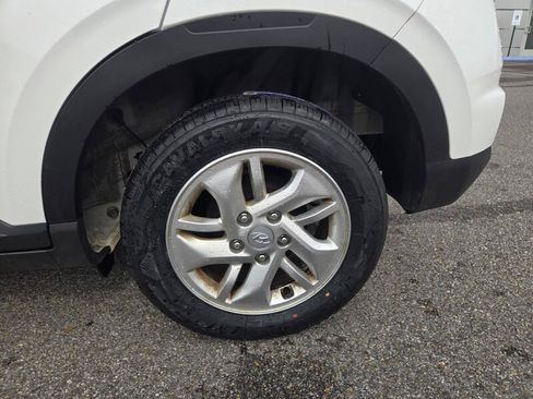 Used 2024 Hyundai Venue SE FWD image 8