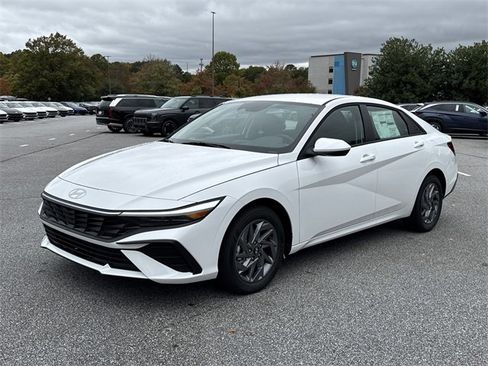 New 2026 Hyundai Elantra Blue image 3