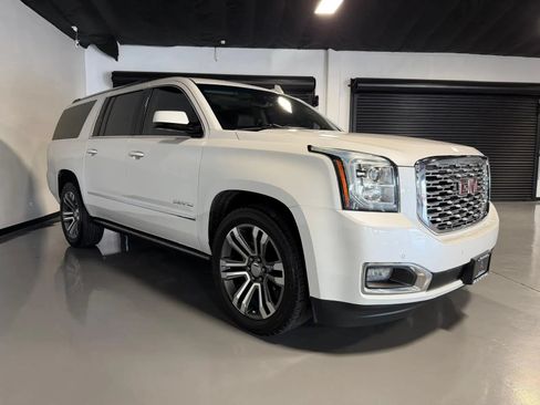 Used 2019 GMC Yukon XL Denali w/ Denali Ultimate Package AWD/4WD image 3