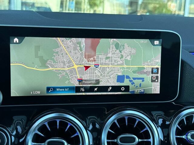 Used 2021 Mercedes-Benz GLA 250 4MATIC w/ Premium Package image 21