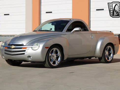 Used 2005 Chevrolet SSR w/ Preferred Equipment Group image 19