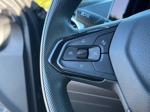 Used 2025 Chevrolet Trax LT FWD image 23