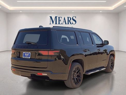 Used 2023 Jeep Wagoneer Series II AWD/4WD image 5