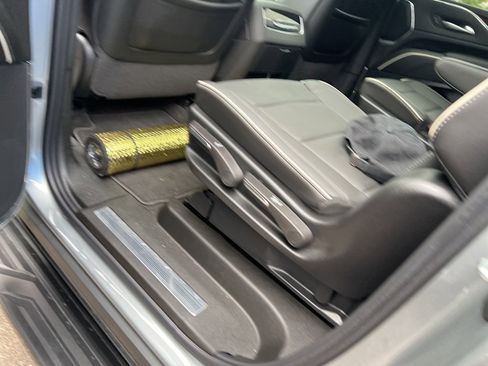 Used 2024 Cadillac Escalade ESV Premium Luxury image 37