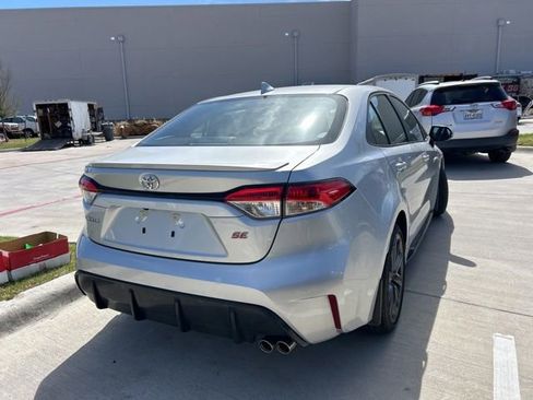 Used 2025 Toyota Corolla SE image 3