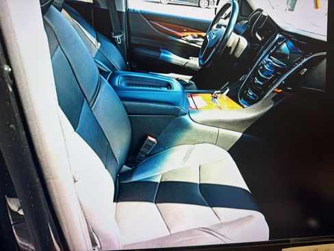Used 2018 Cadillac Escalade Premium Luxury AWD/4WD image 5