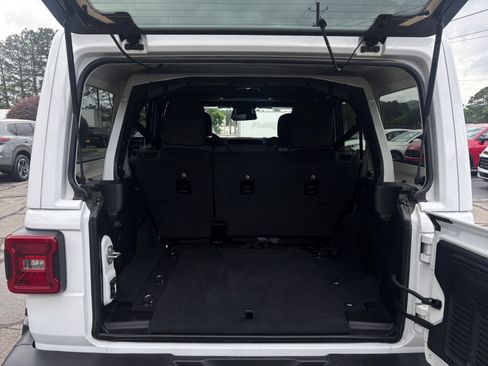 Used 2025 Jeep Wrangler Unlimited Sahara AWD/4WD image 31