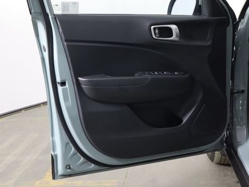 Used 2025 Hyundai Venue SE FWD image 20