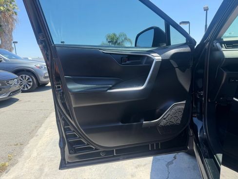 Used 2020 Toyota RAV4 LE AWD/4WD image 11