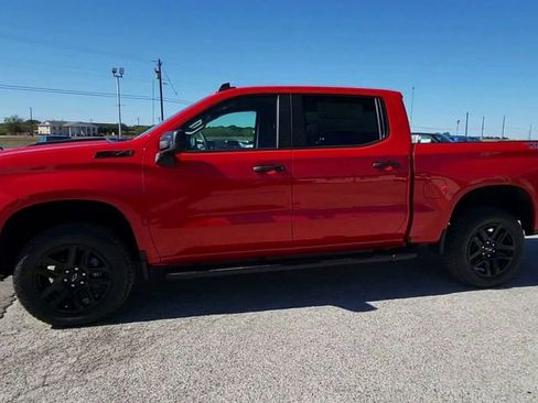 New 2026 Chevrolet Silverado 1500 Custom Trail Boss w/ LPO, Dark Essentials Package AWD/4WD image 4