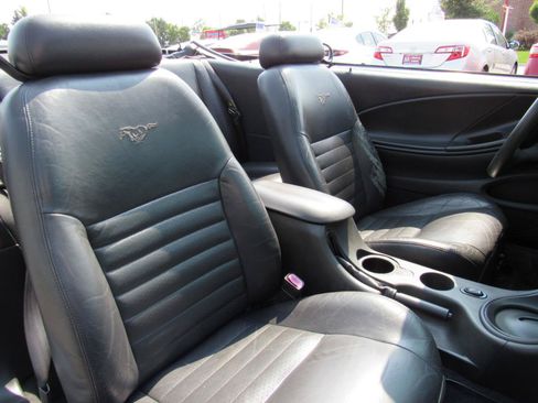 Used 2001 Ford Mustang GT RWD image 32