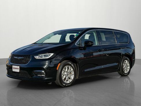 Used 2024 Chrysler Pacifica Touring-L image 3