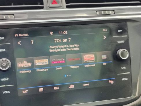 Used 2020 Volkswagen Tiguan SE w/ Panoramic Sunroof Package image 20