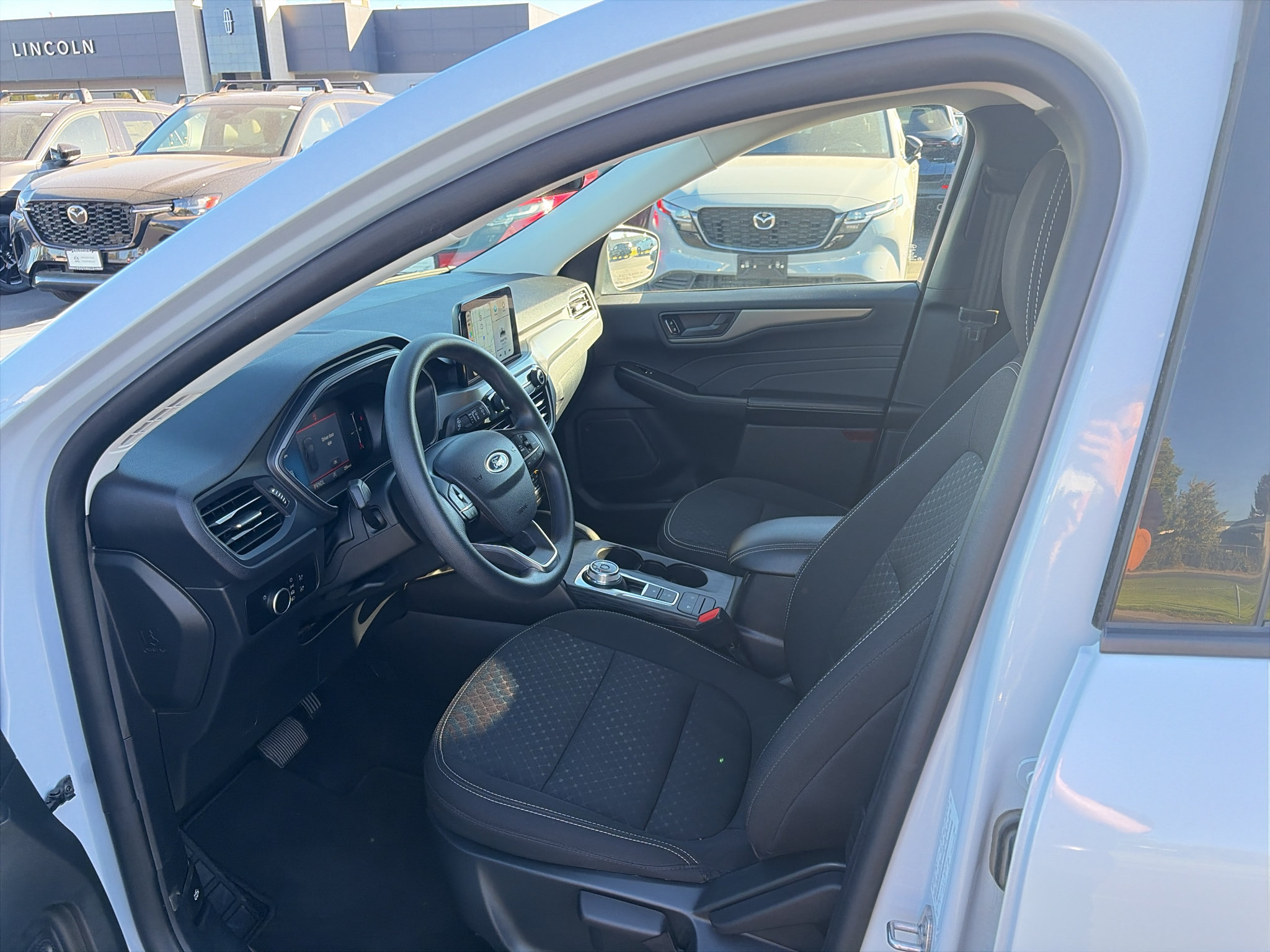 Used 2025 Ford Escape Active AWD/4WD image 11