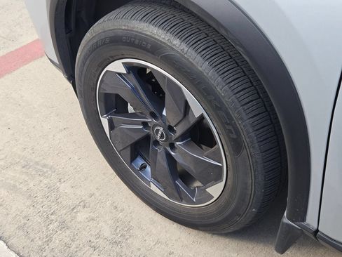 Certified 2025 Nissan Rogue SV FWD image 9