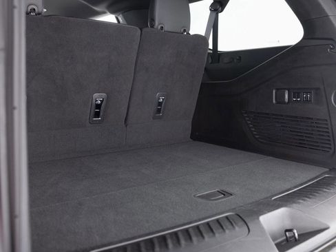 Used 2022 GMC Yukon XL SLT w/ SLT Luxury Package image 45