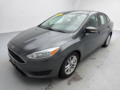 Used 2017 Ford Focus SE image 5