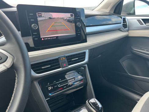 Used 2025 Volkswagen Taos SE image 20