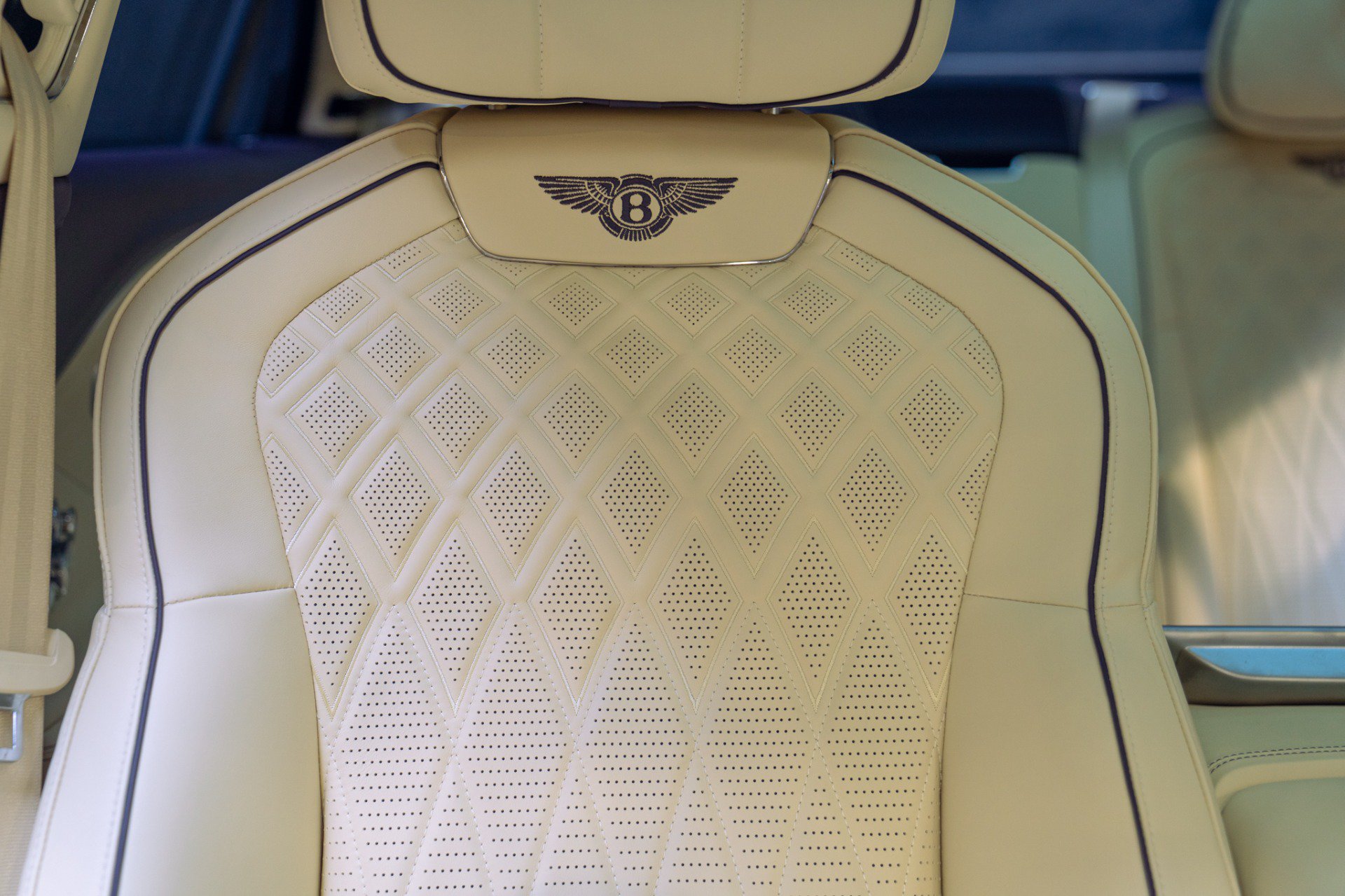 Used 2022 Bentley Flying Spur V8 AWD/4WD image 38