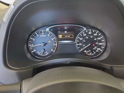 Used 2018 Nissan Pathfinder SL FWD image 19
