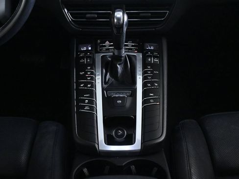 Certified 2021 Porsche Macan AWD/4WD image 16